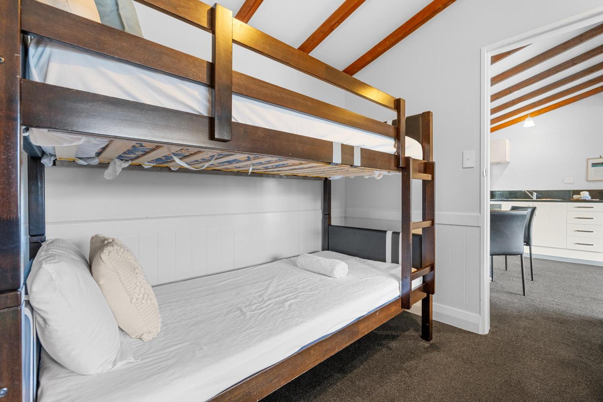 Tasman - 5* Te Anau